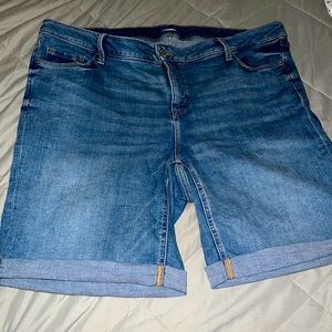Old Navy plus size denim shorts -STRETCHY